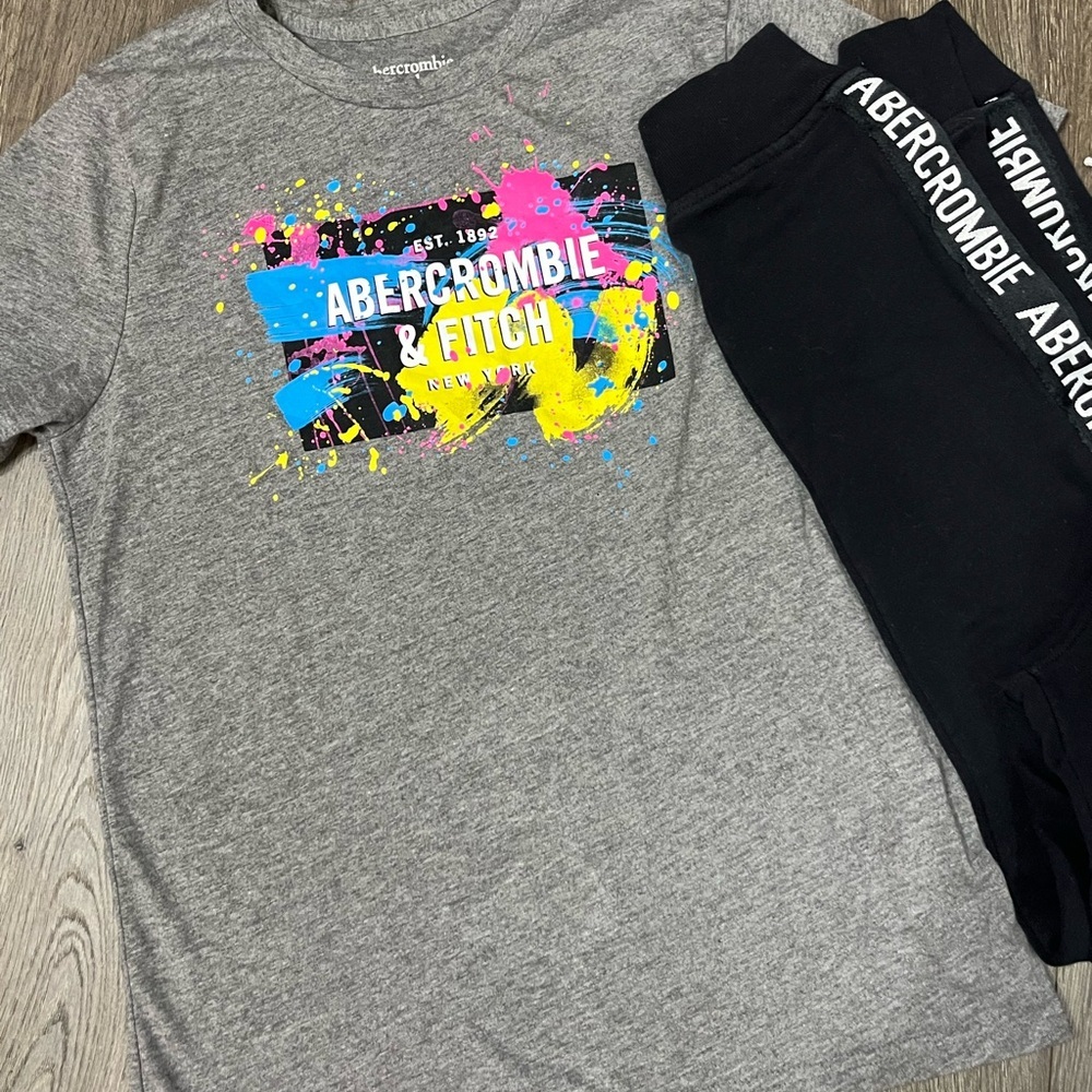 Abercrombie Kids Paint Splatter Tee & Sweatpants Bundle - Picture 6 of 6